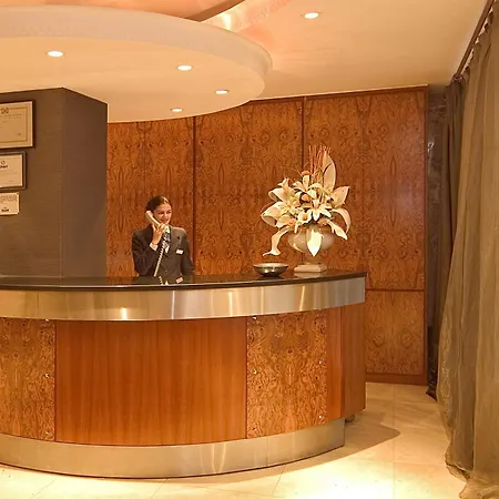 فندق Travel Park