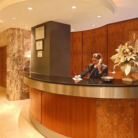 Travel Park فندق 3*