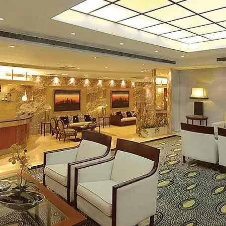 Travel Park فندق 3*